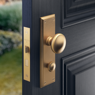 Traditional Door Knob Set